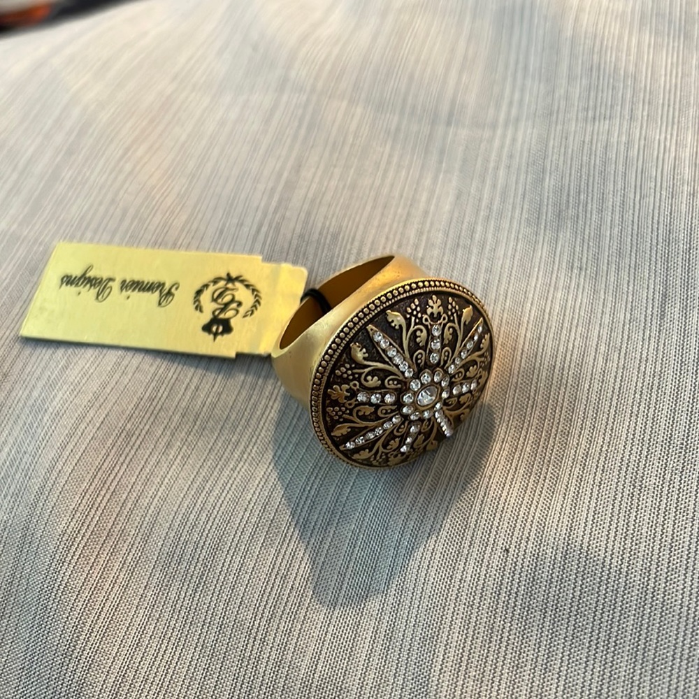 Premier designs lemons ring. Size 7.